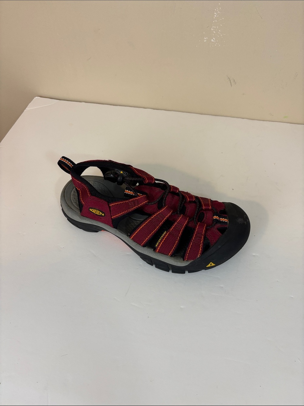 Keen Red Newport H2 Hiking Sandals Size 7.5